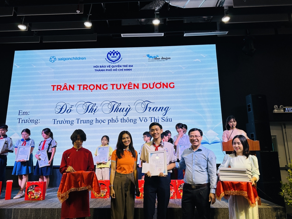 EZLand-trao-qua-tre-em-TP.HCM-21