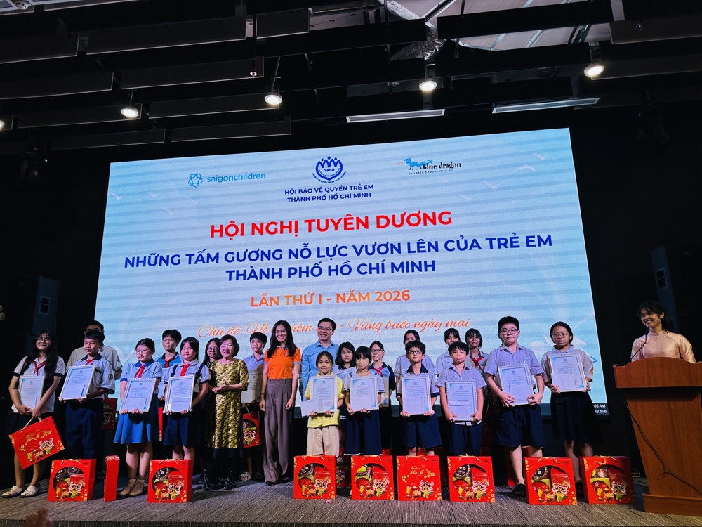 EZLand-trao-qua-tre-em-TP.HCM-23-1