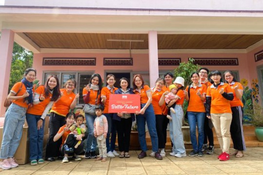 EZLand - Sharing love with children at Ta Nung Orphanage - Lam Dong